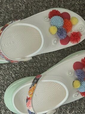 White Floral Pom Slide Sandals